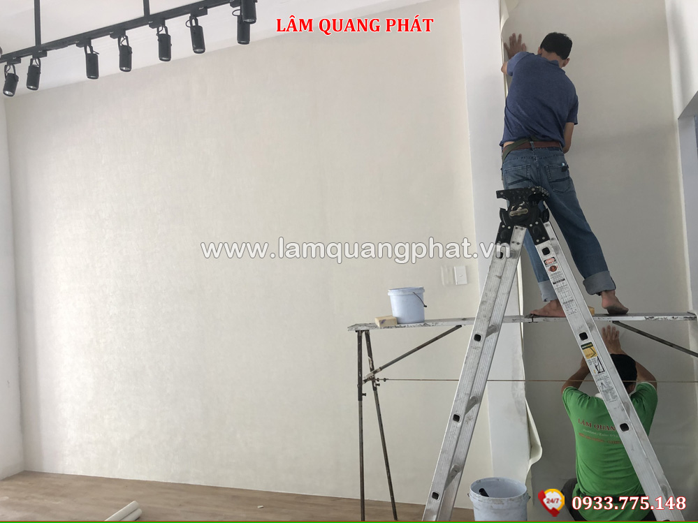 Giấy dán tường trơn màu kem thi công quận Tân Bình - Lâm Quang Phát