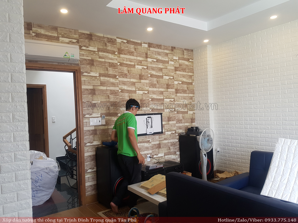 Xốp dán tường vân gỗ và vân gạch 3D tại Tân Phú - Lâm Quang Phát